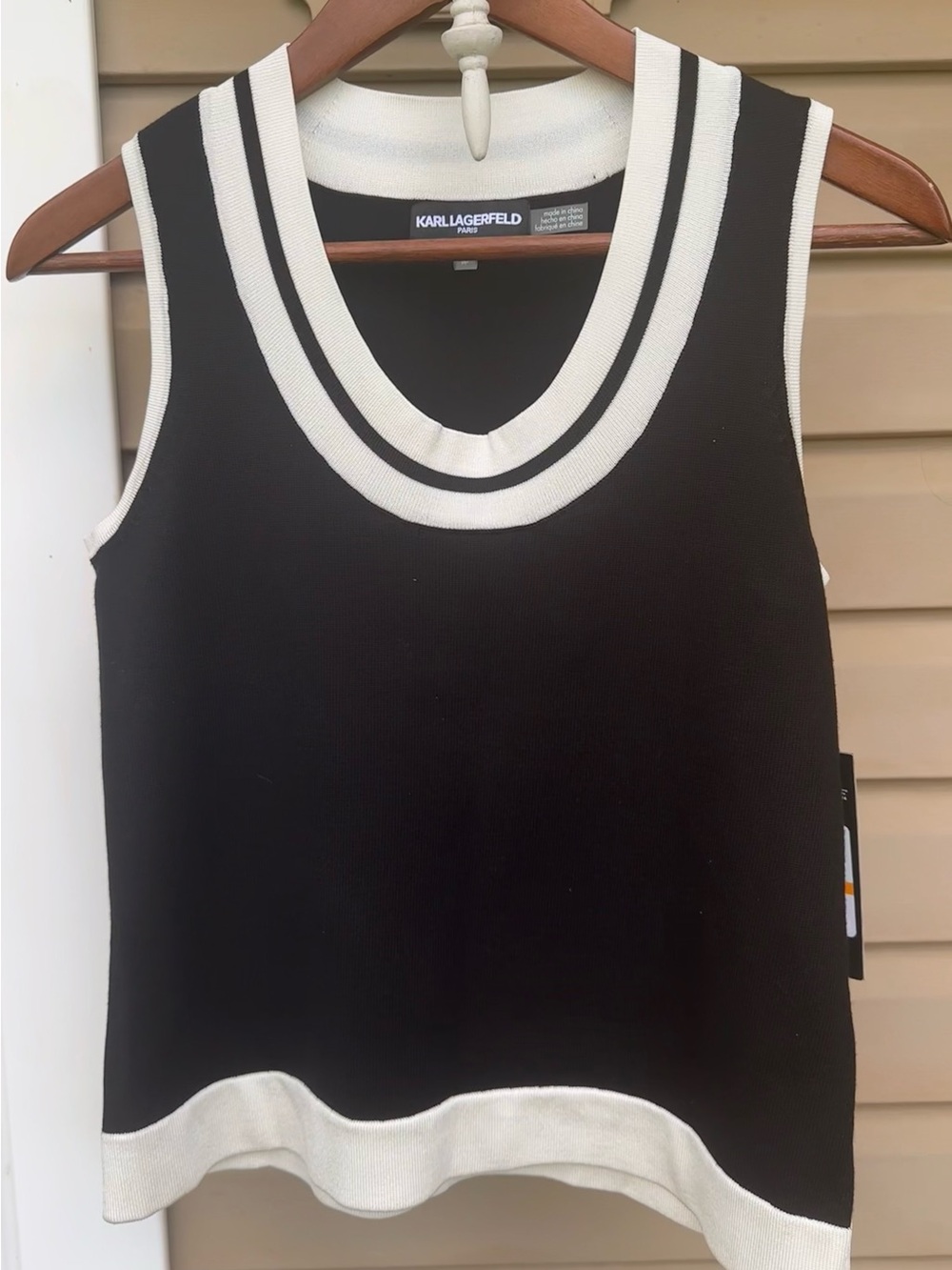 NWT! Karl Lagerfeld Black & white Petite Small Sleeveless Top Blouse Vest.